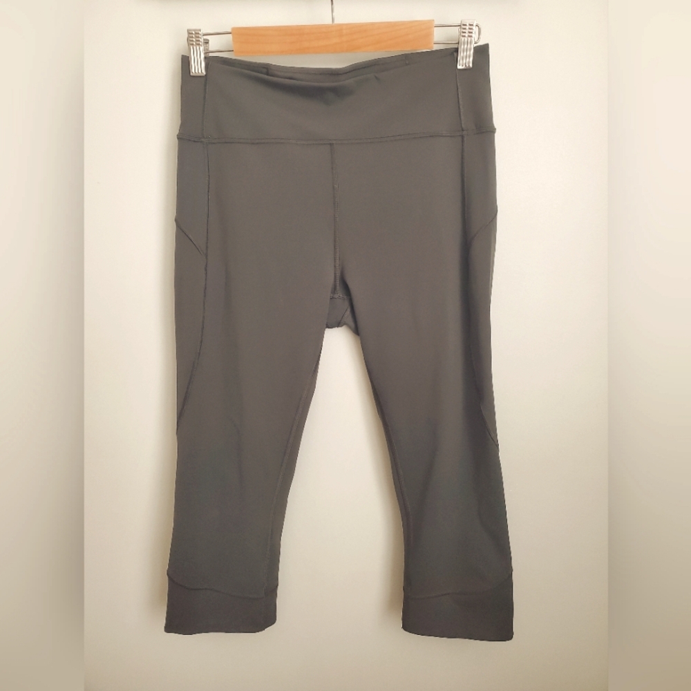 Lululemon In Movement Crop *Everlux 19" Sage Green Size 10